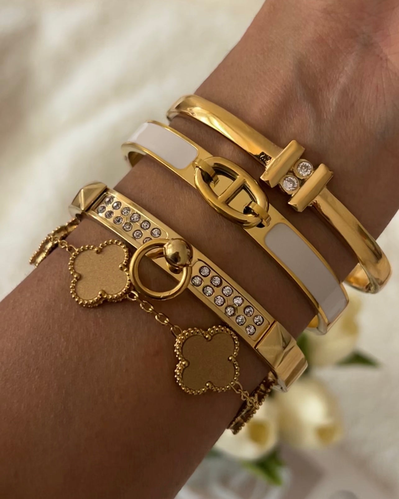 Bangle Hillary