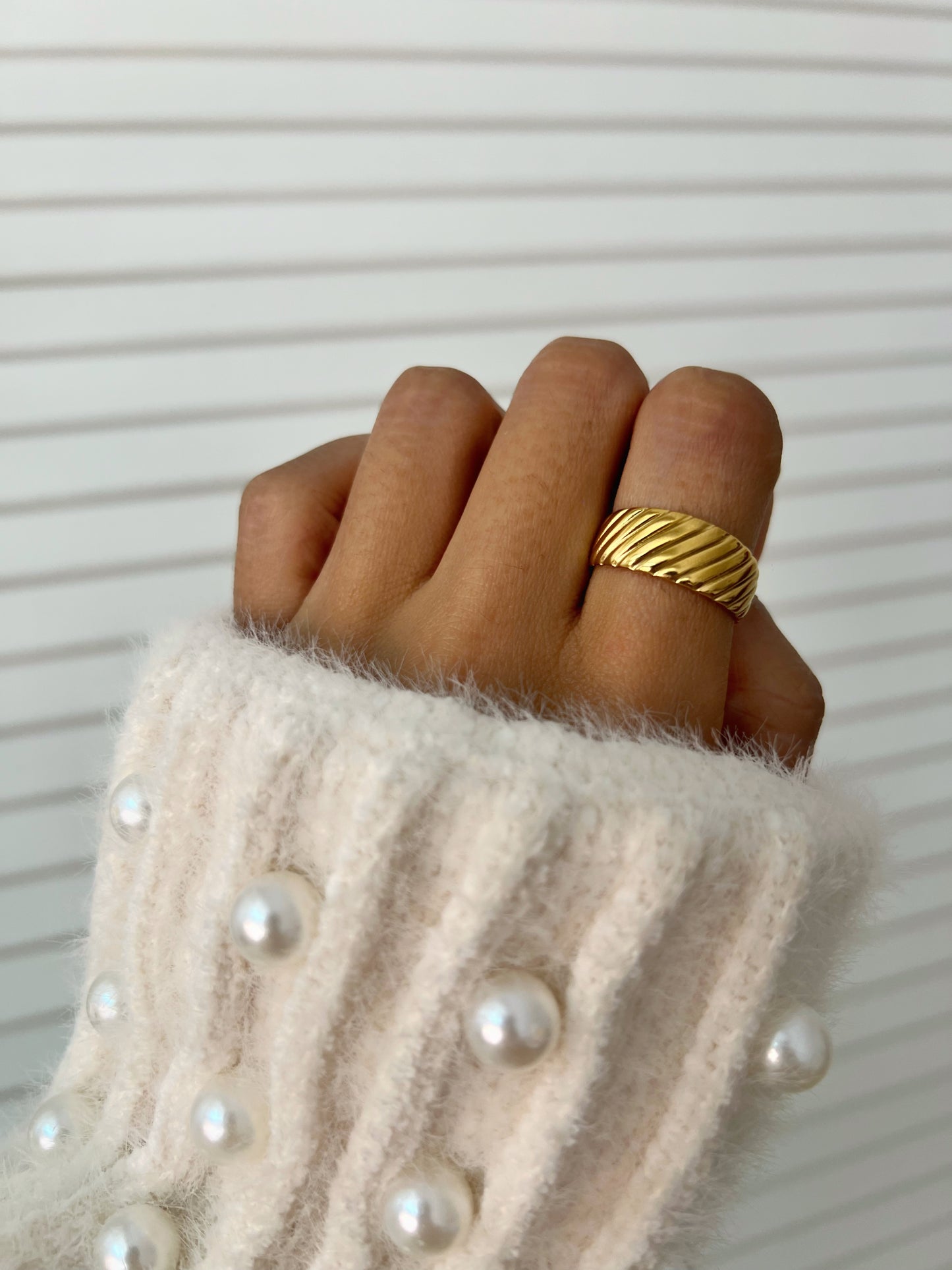 Süßer Croissant-Ring