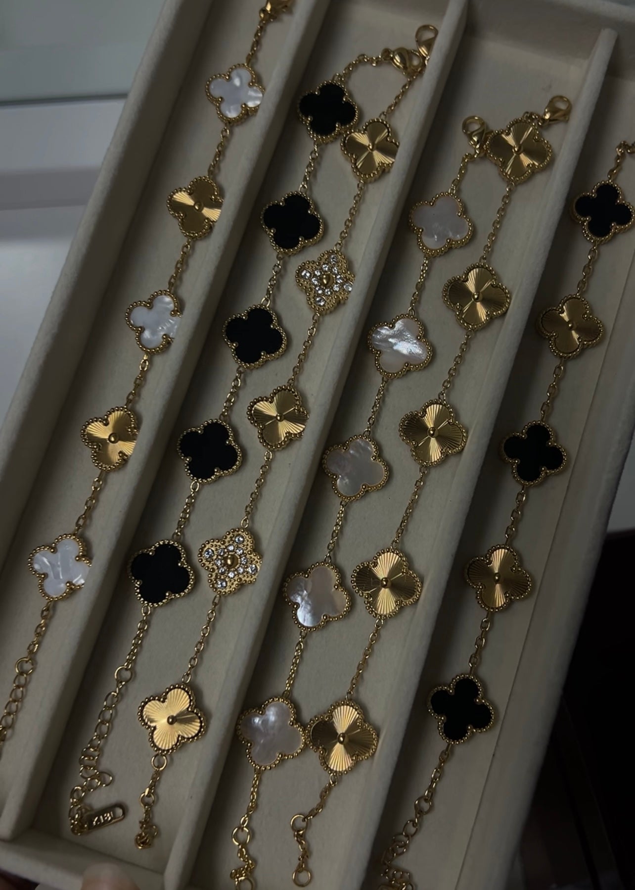 Pulsera Clover Shell || White