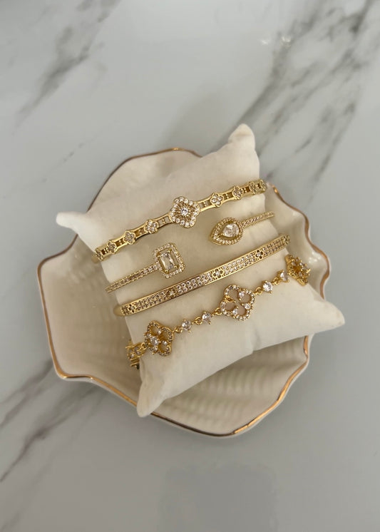 Stack Dainty Clover