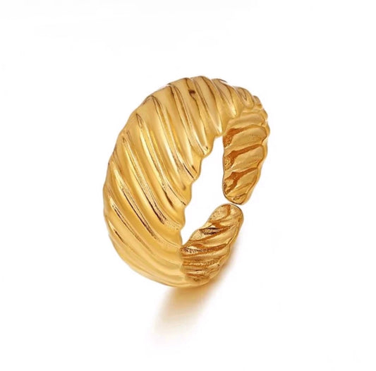 Süßer Croissant-Ring